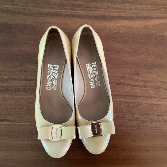 Salvatore Ferragamo flats - Picture 1 of 7